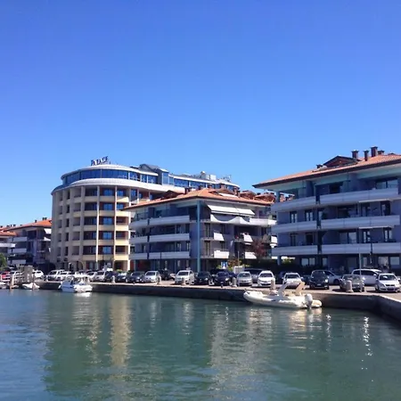 Comfortable Vacation Retreat For Four Guests Appartement *