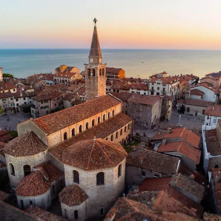 Comfortable Vacation Retreat For Four Guests Apartment