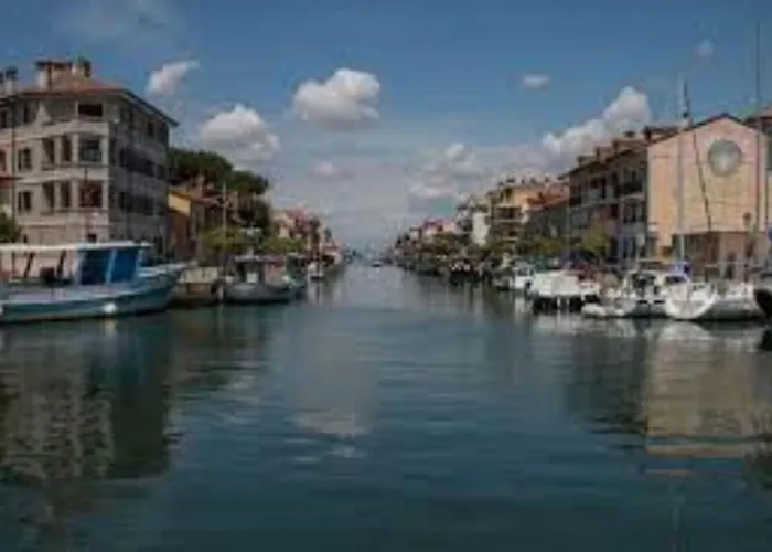 Comfortable Vacation Retreat For Four Guests *